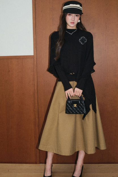Ensemble pull et jupe noirs à bordure en dentelle
