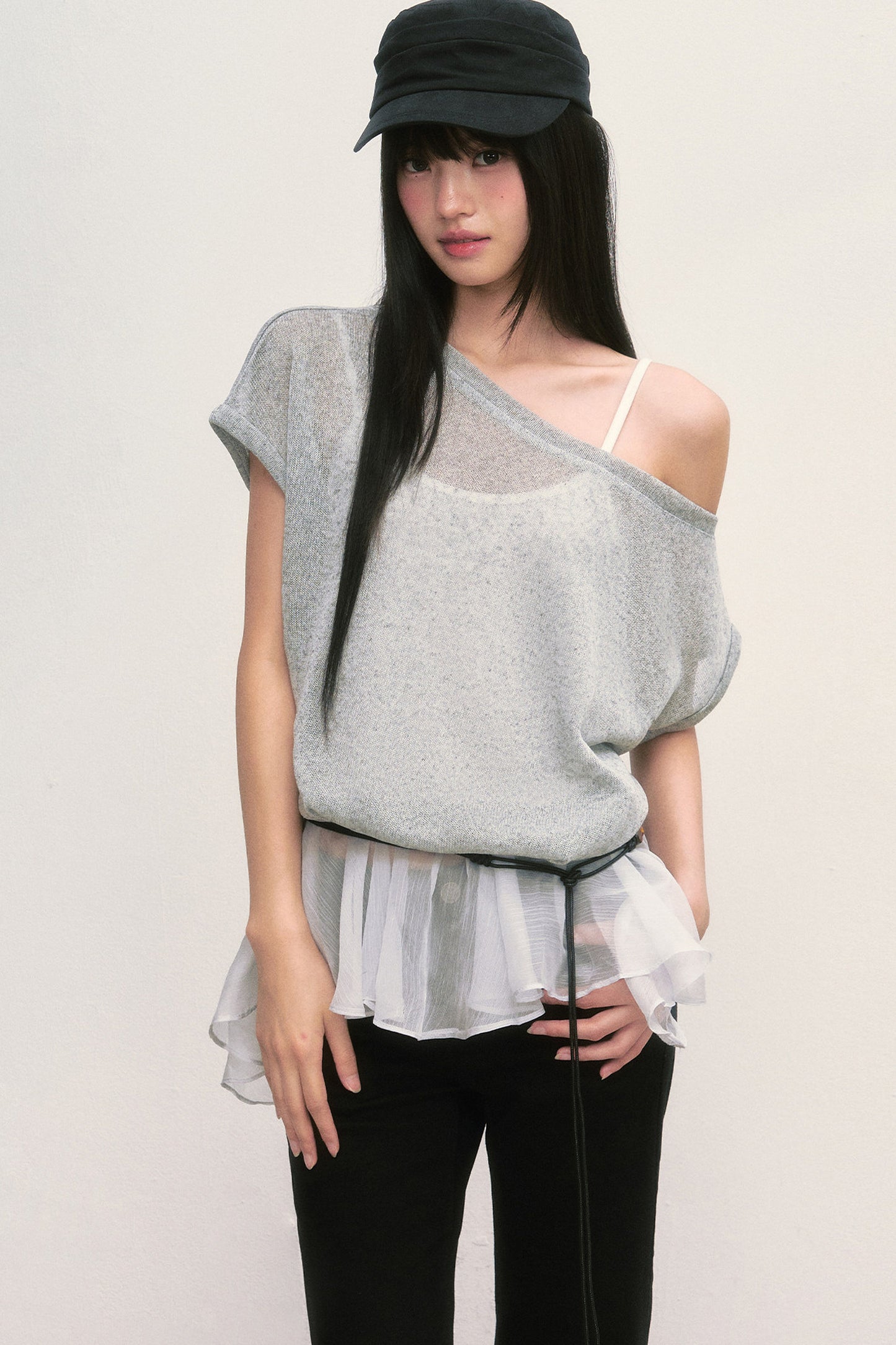 Top con inserti e spalle scoperte