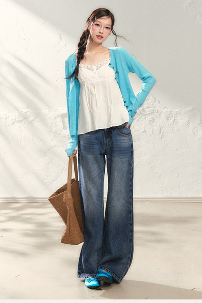 Ensemble blanc avec caraco en dentelle, cardigan et pantalon