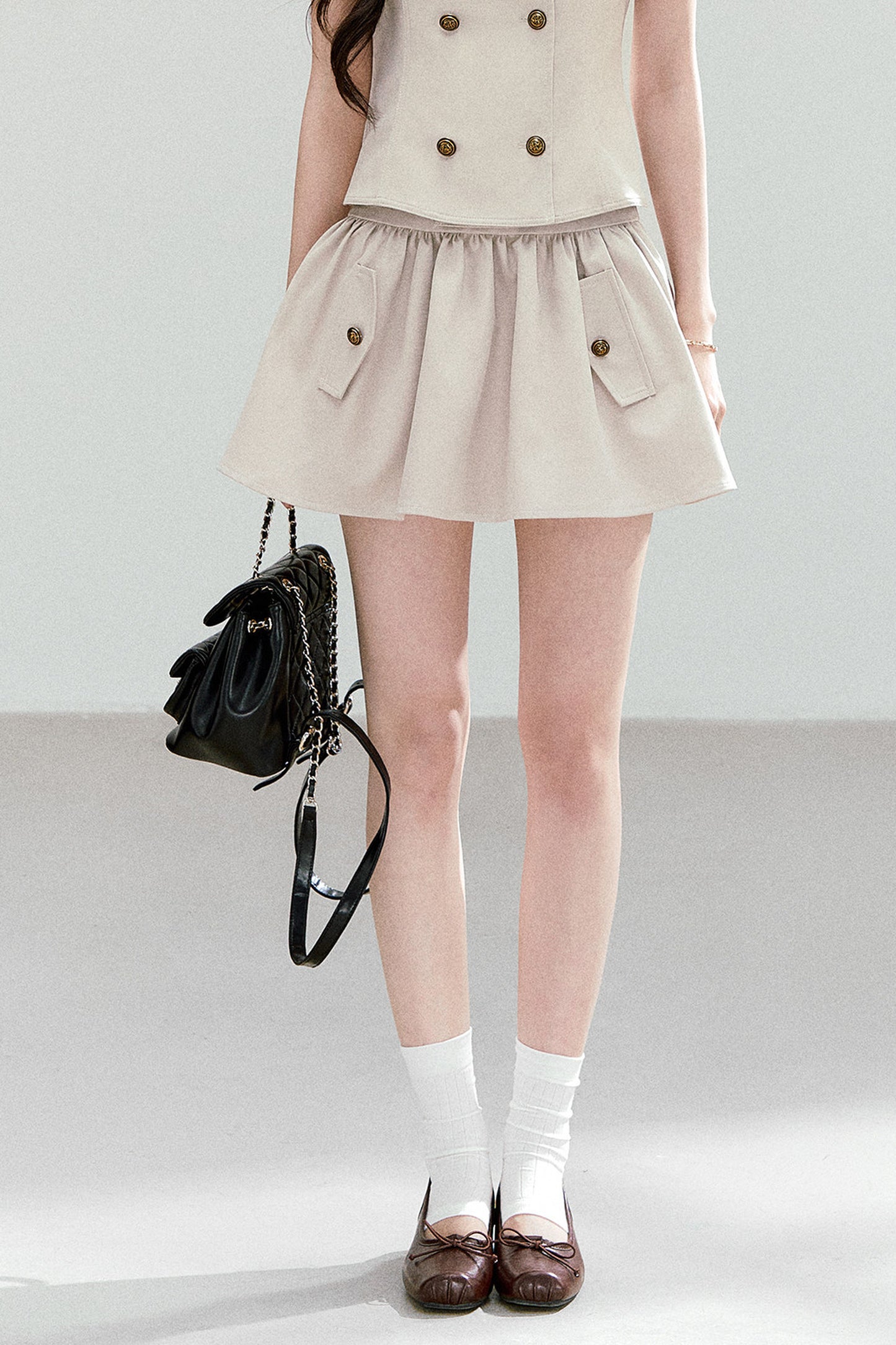 Preppy-Set aus zweireihigem Hemd mit Bubikragen und bauschigem Rock