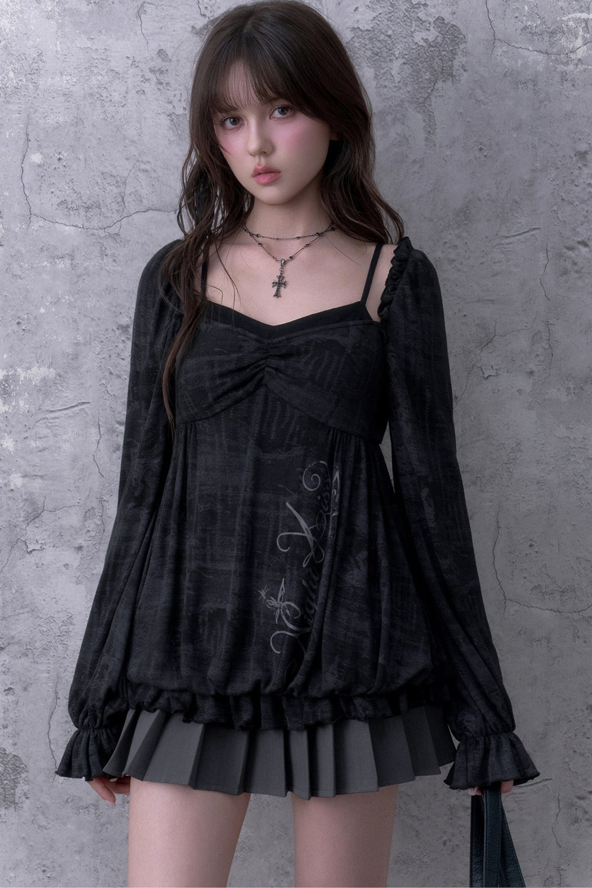Schwarze Bluse in Lagenoptik mit Blumenmuster