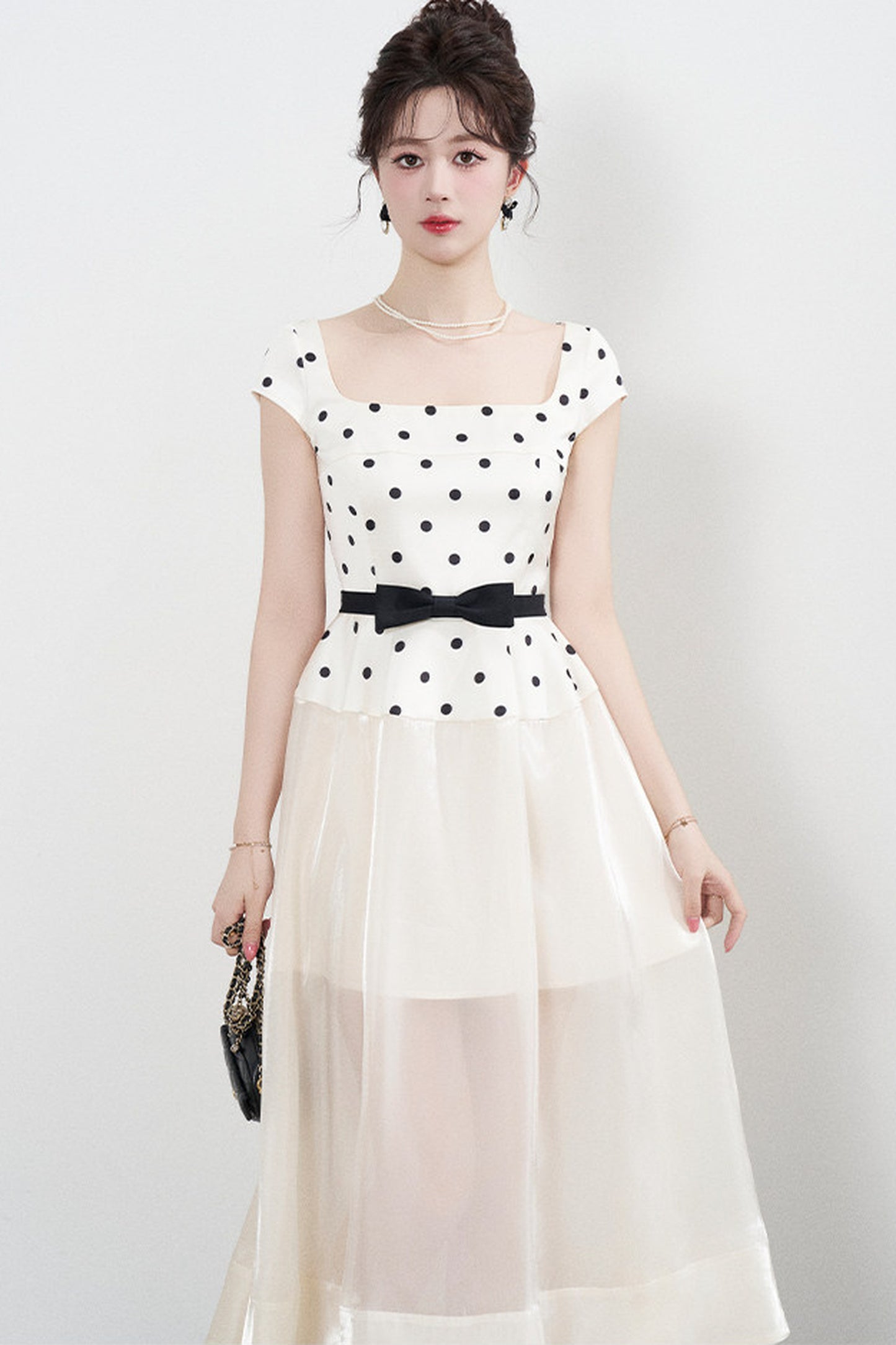 Kleid mit eckigem Ausschnitt und Polka-Dots