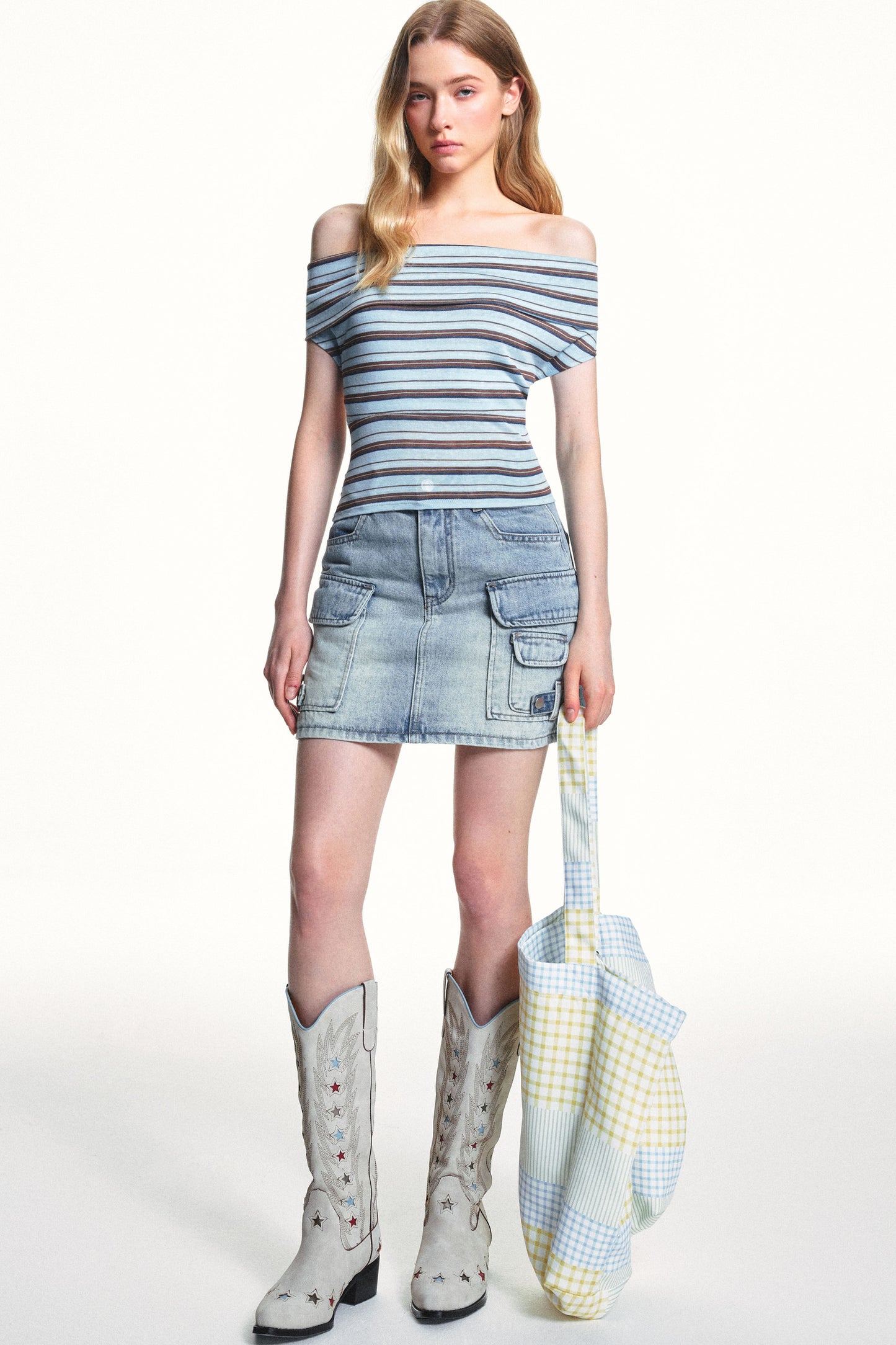 Maglia a righe con spalle scoperte