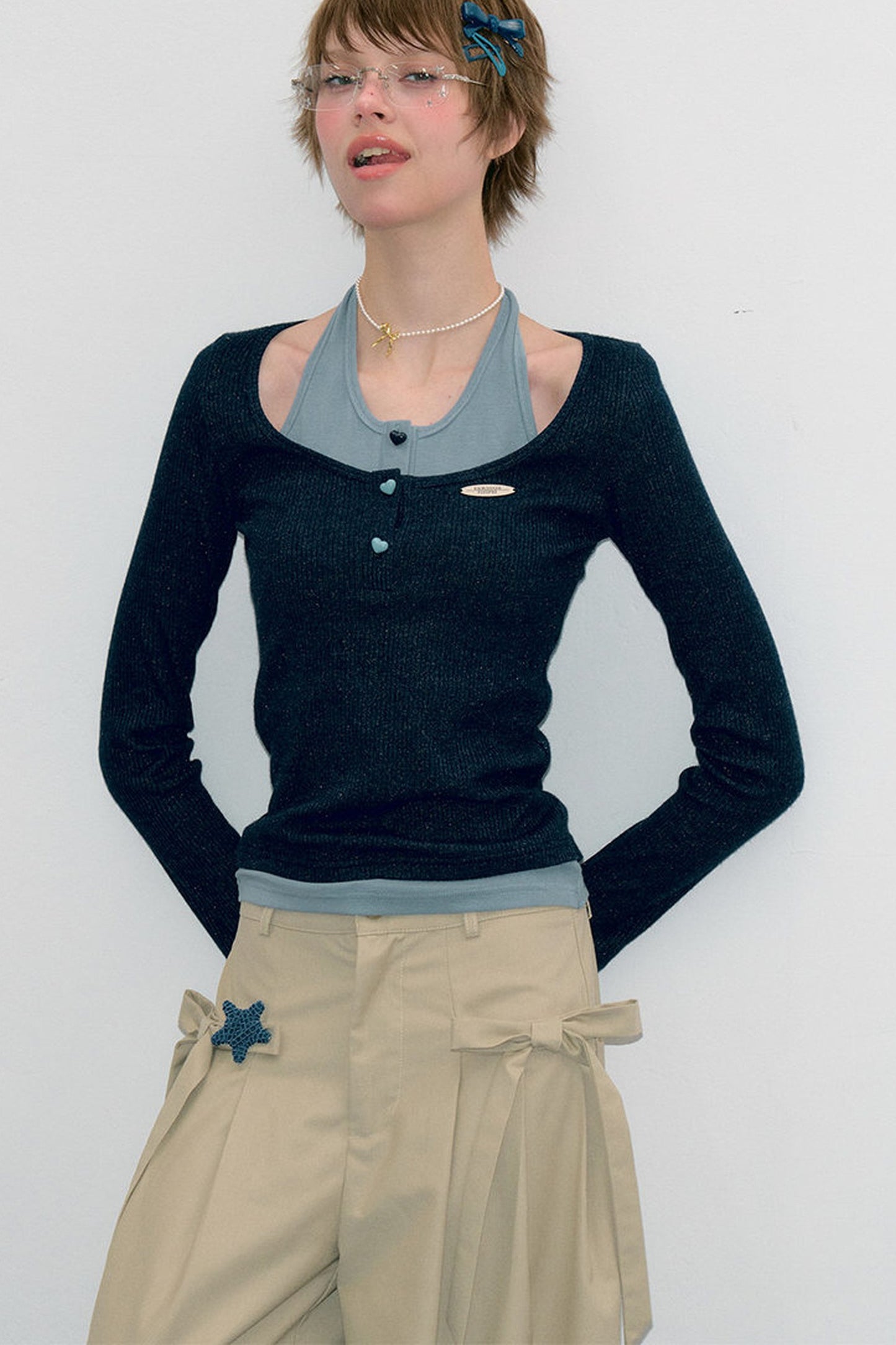 Top in maglia blu a maniche lunghe effetto stratificato