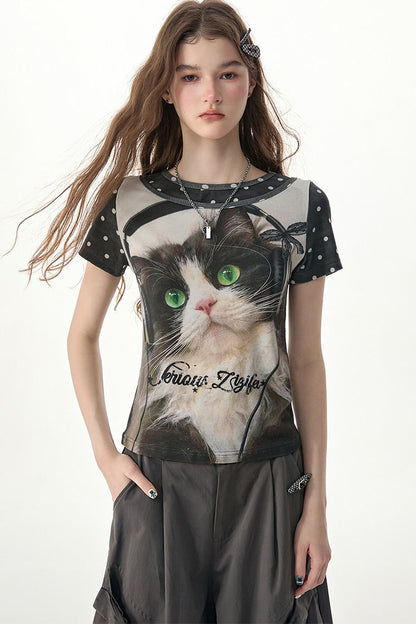 T-Shirt mit Katzenprint und Polka-Dots