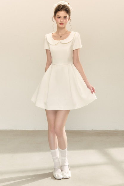 Kurzärmeliges A-Linien-Kleid mit Bubikragen und Puffärmeln