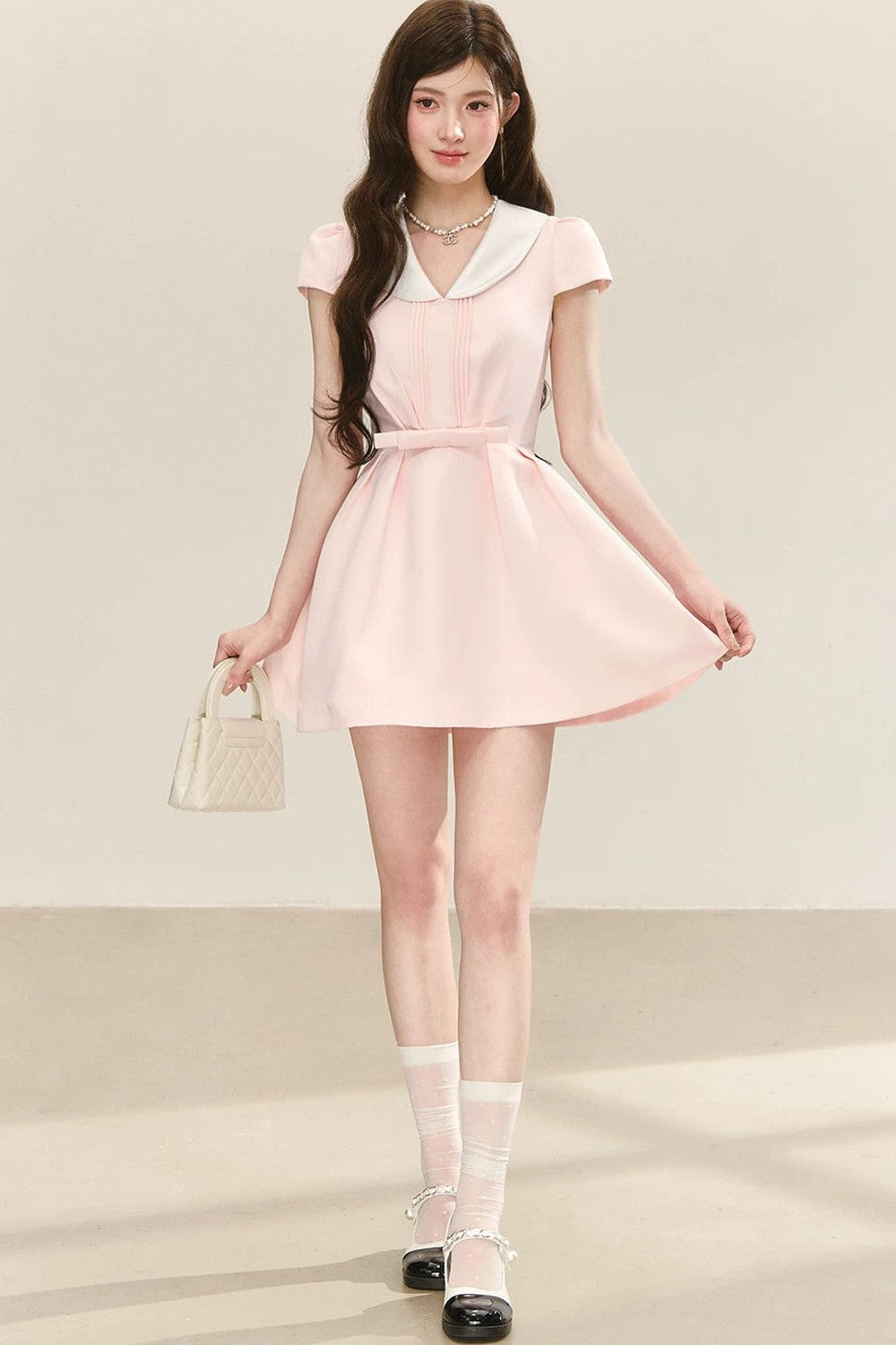Vestido con bloques de color y cuello de muñeca
