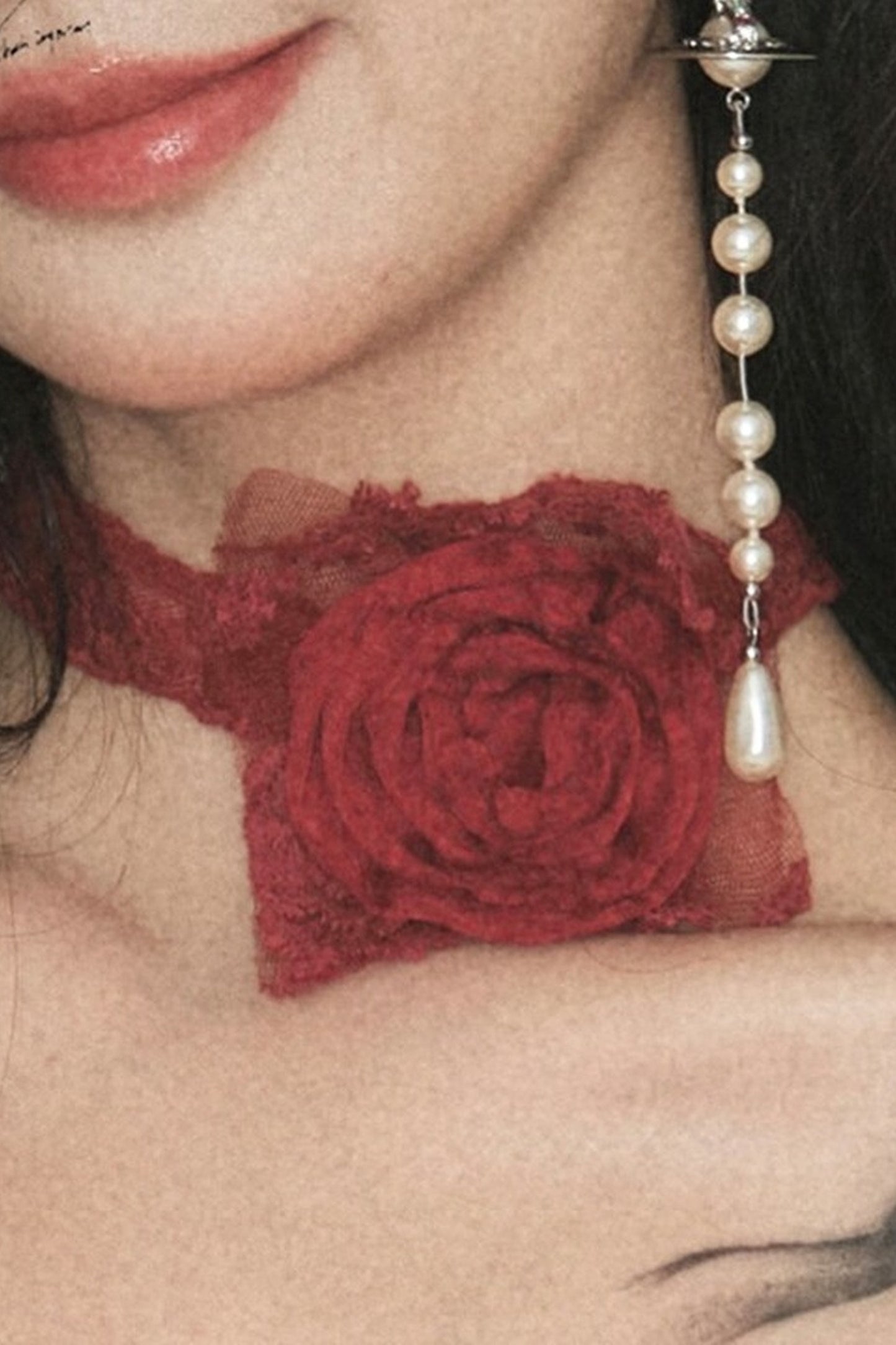 Choker-Halskette mit Spitzen-Rosenblüte zum Binden