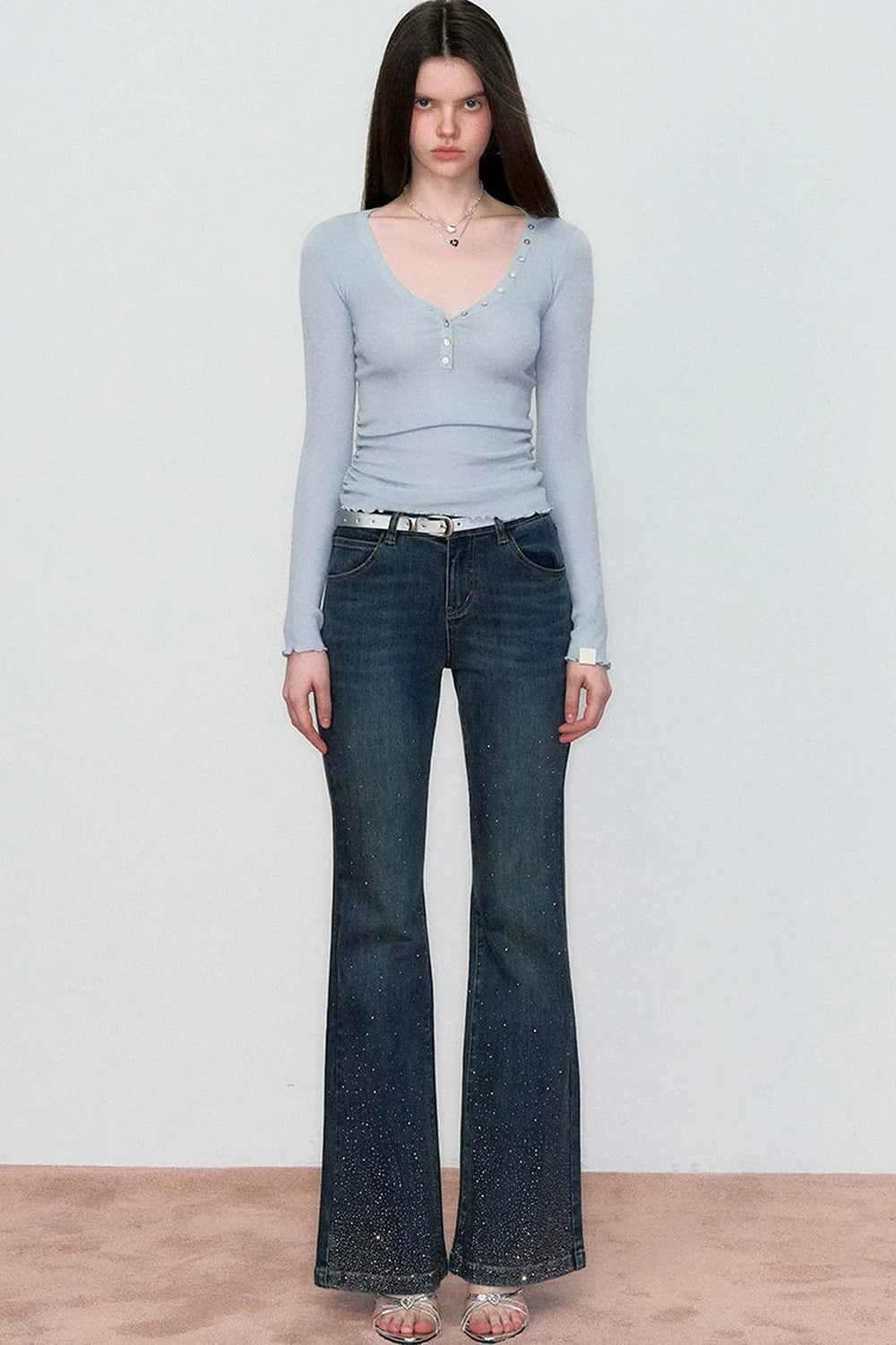 Retro-Jeans mit Strass und ausgestelltem Bein