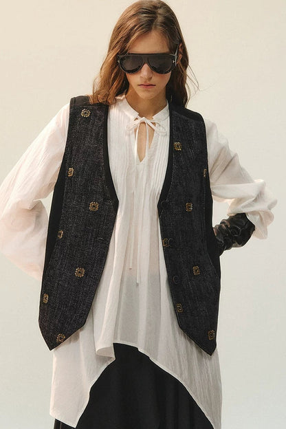 Completo rétro con gilet e gonna con perline