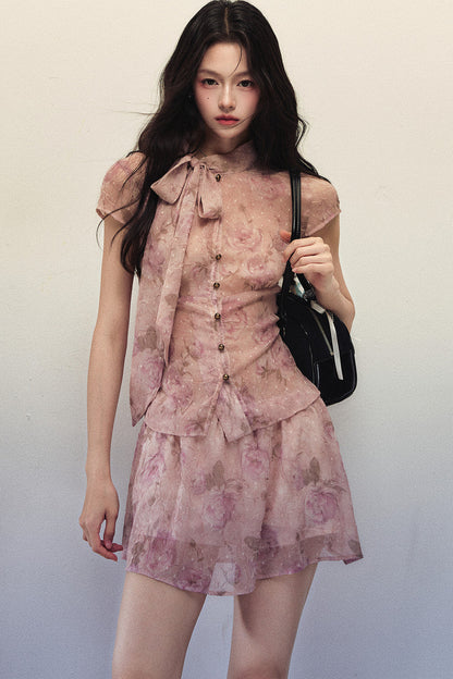 Set con blusa in tessuto velato a stampa rose e gonna a trapezio