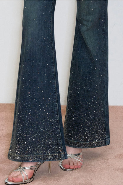 Retro-Jeans mit Strass und ausgestelltem Bein