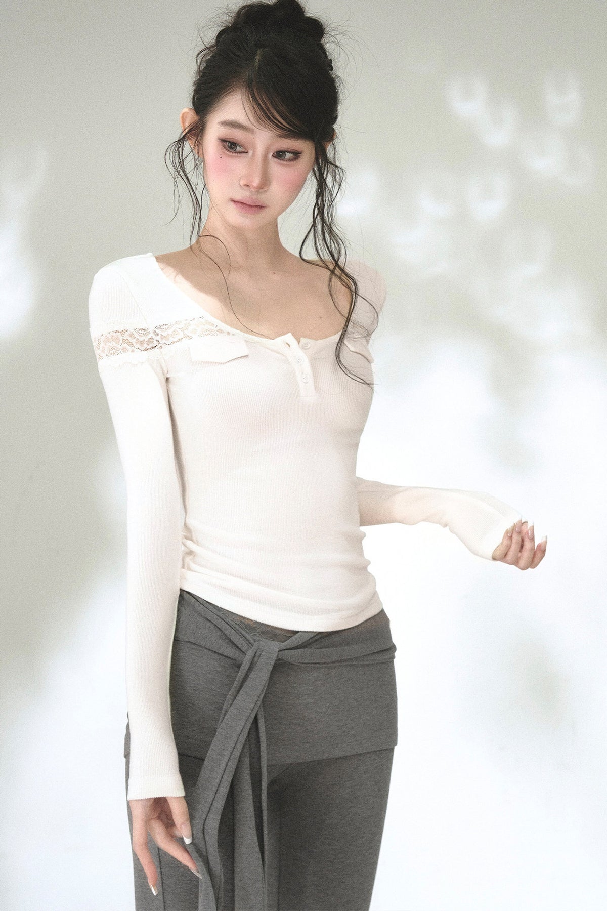 Geripptes Langarm-T-Shirt mit Spitze