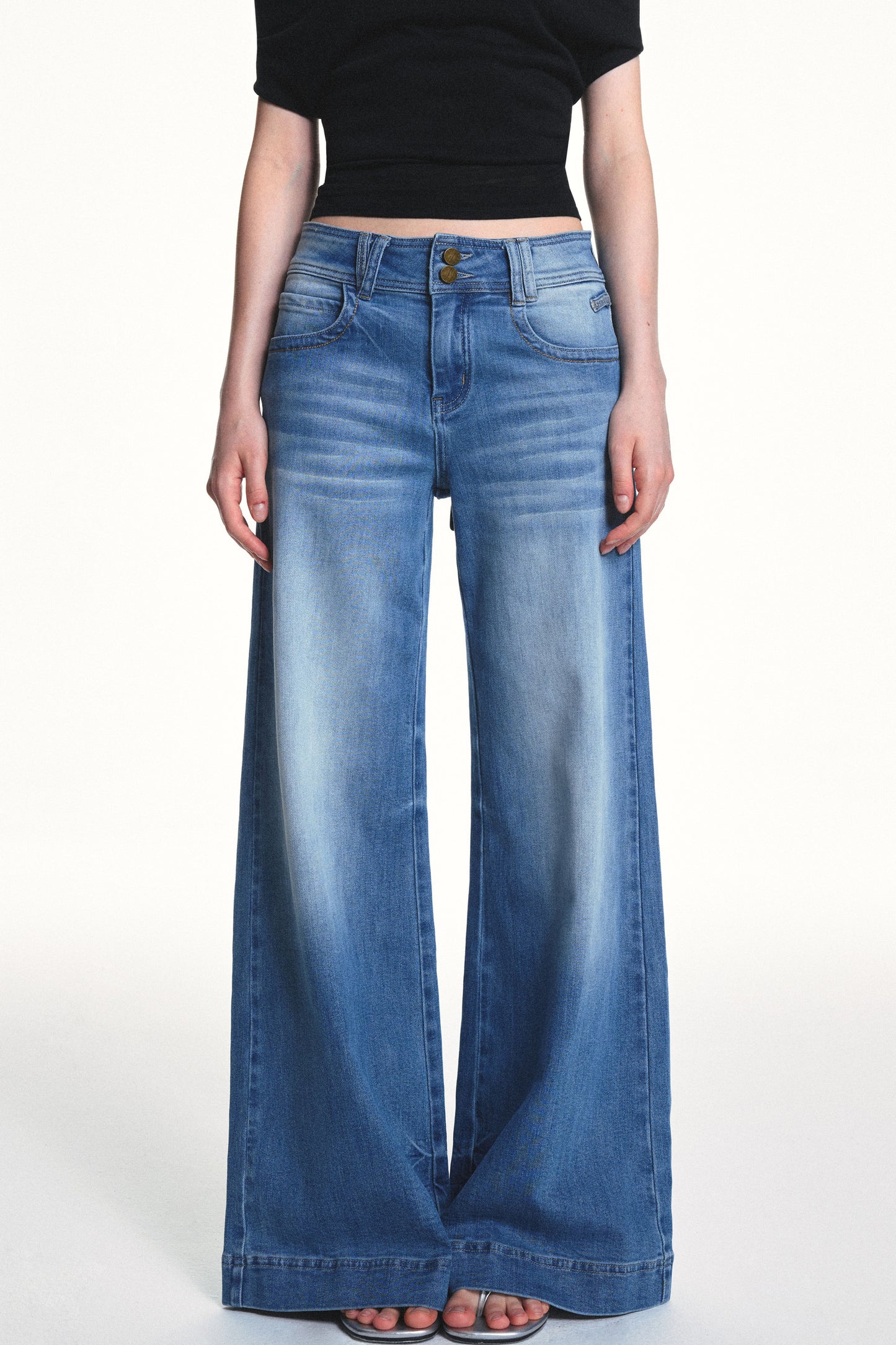 Retro Wide-Waisted Jeans