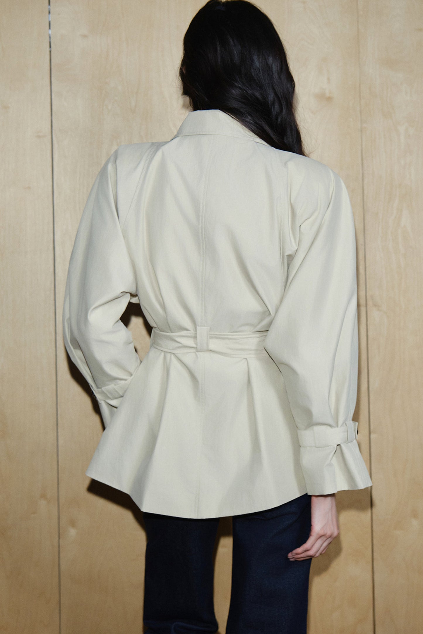 Trenchcoat mit überlappendem Kragen