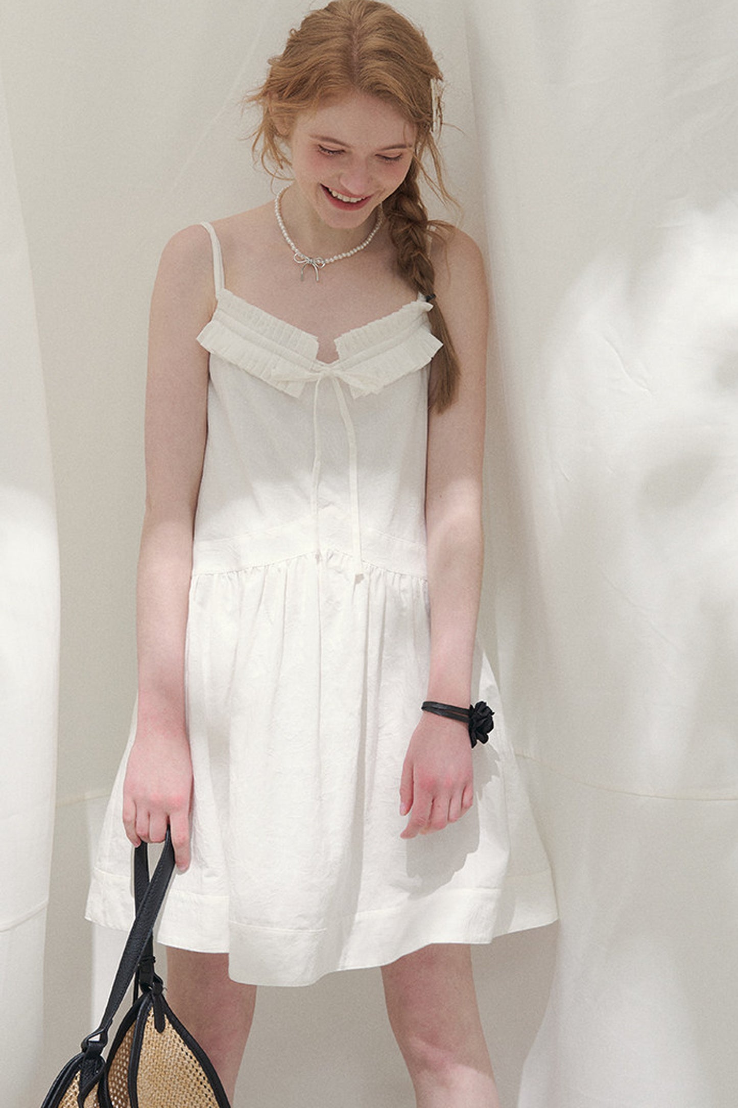 Kleid in Petite-Größe mit Schleife und Spaghettiträgern