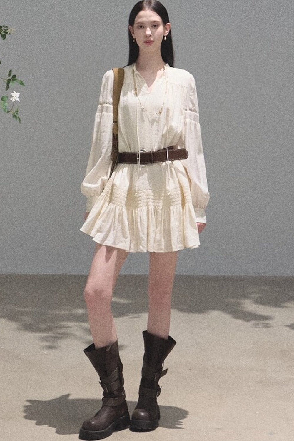 Ensemble robe-chemise blanche à manches longues et à volants
