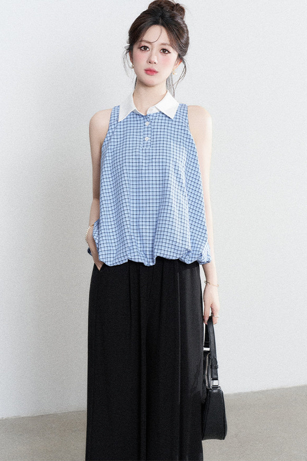 Blaue karierte Halter-Bluse