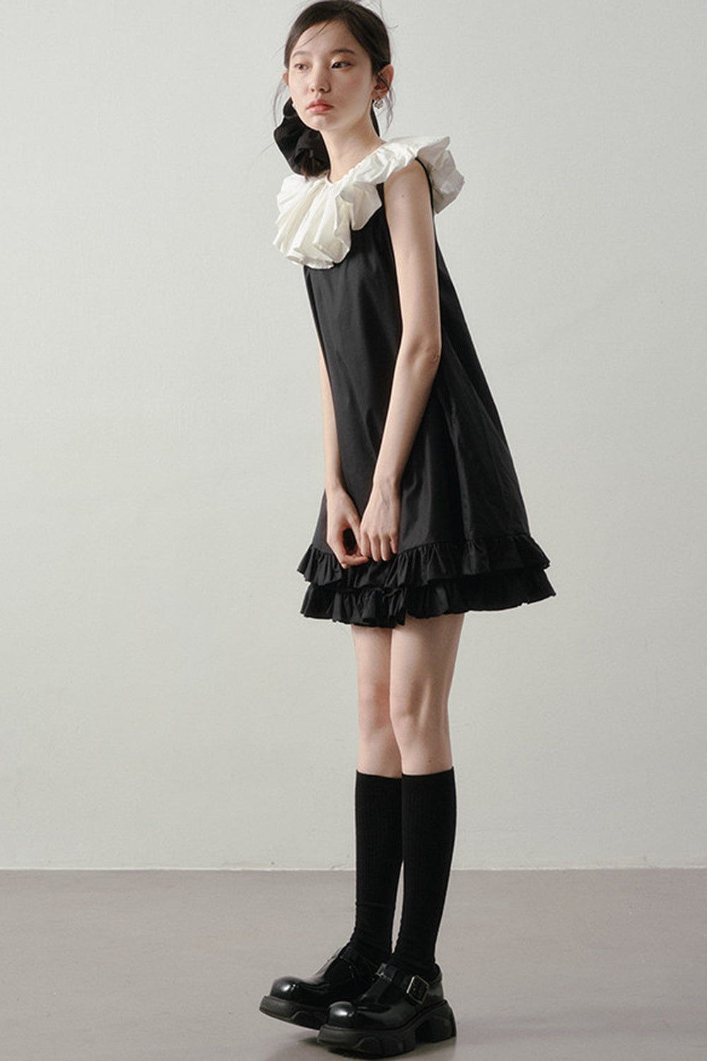 Black White Contrast Ruffle Collar Sleeveless Dress