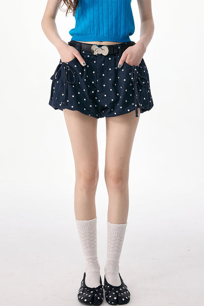 Dunkelblaue gepunktete Shorts mit hoher Taille