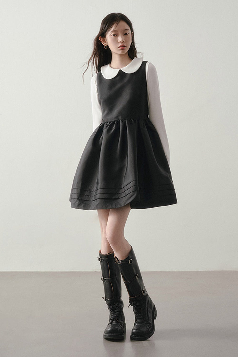 White Long-Sleeved Peter Pan Collar Top