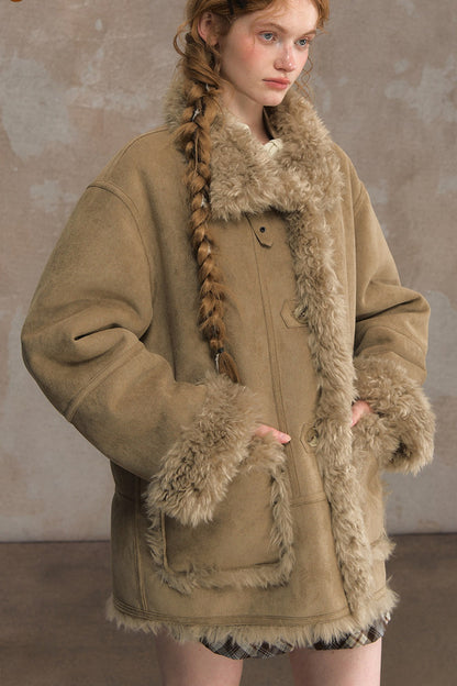 Wendbare flauschige Lammwolljacke