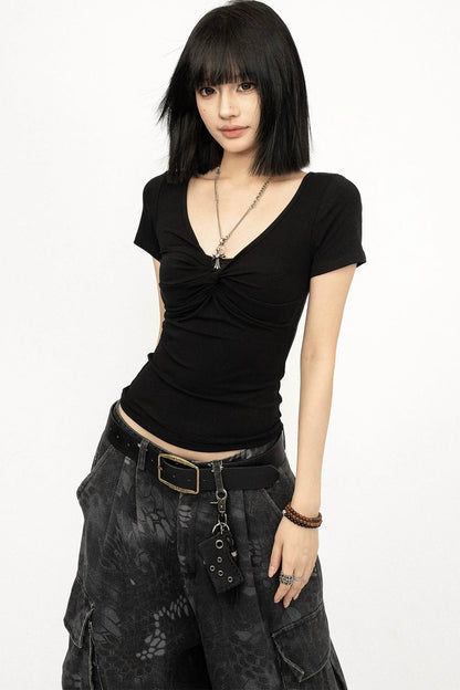 Top Y2K nero con scollo a V