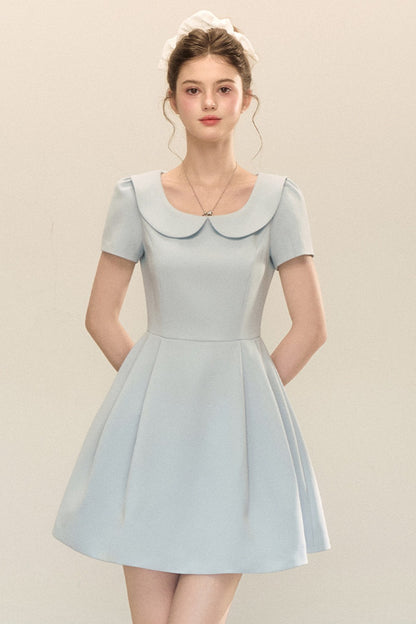 Kurzärmeliges A-Linien-Kleid mit Bubikragen und Puffärmeln