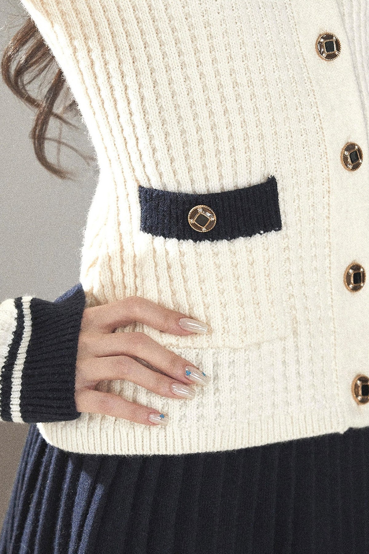 Ensemble deux pièces cardigan en tricot de laine et jupe