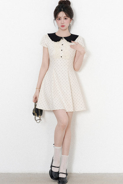 Robe trapèze à pois avec col Claudine