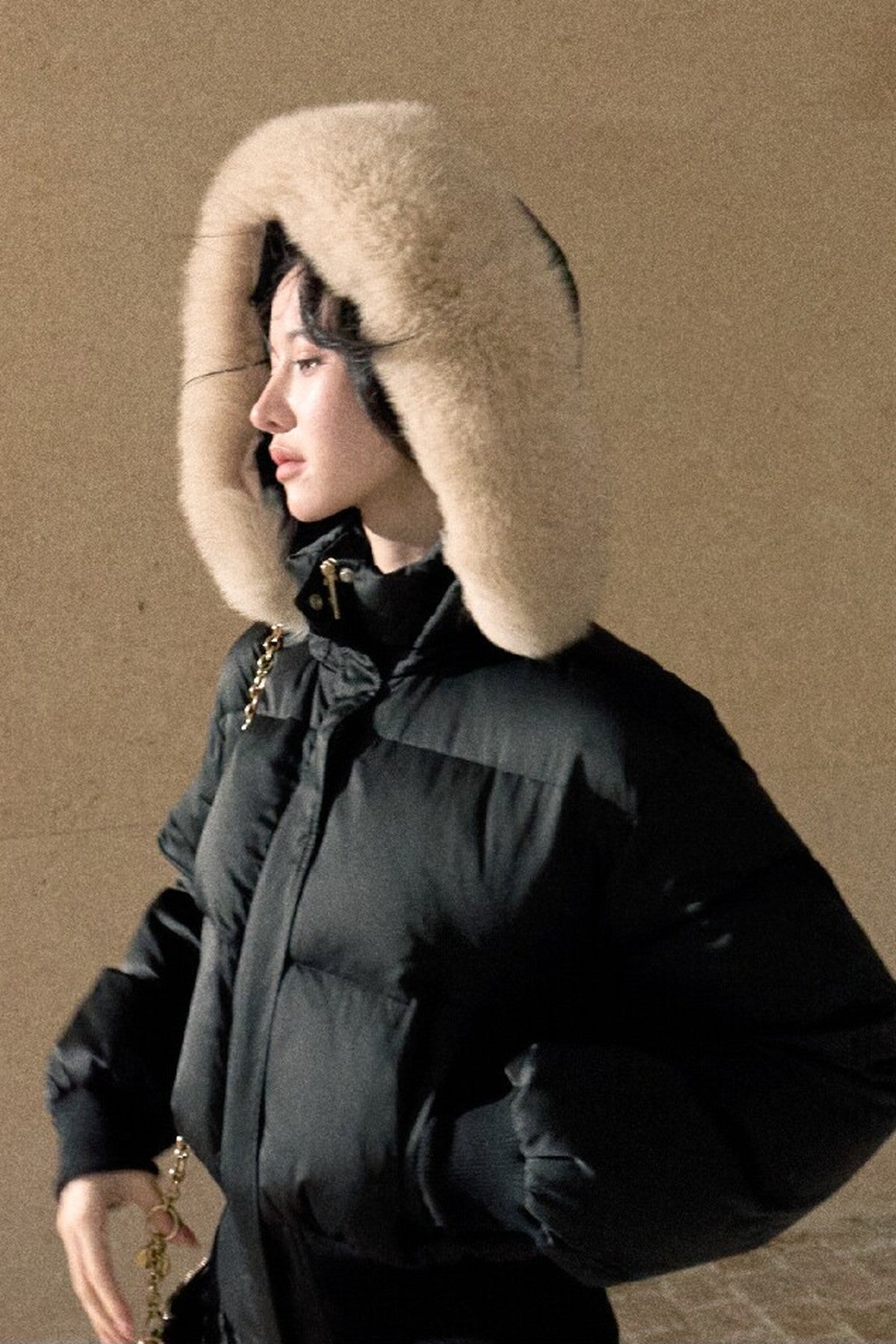 Daunenjacke mit abnehmbarem Fuchspelzkragen und Hut