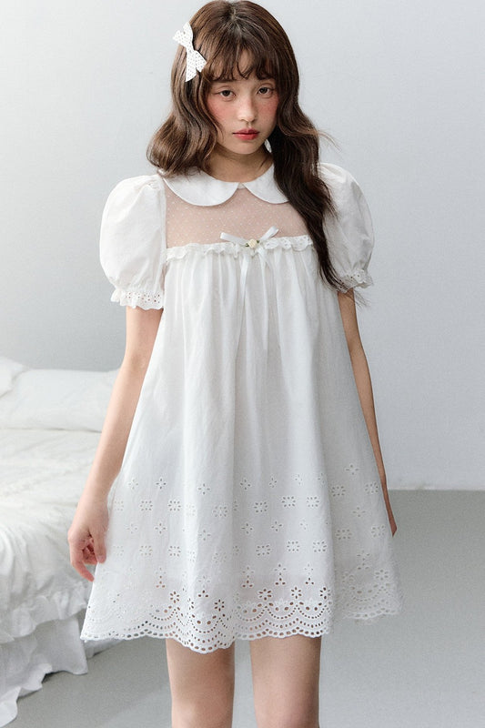 Weißes Kleid mit Engel-Stickerei