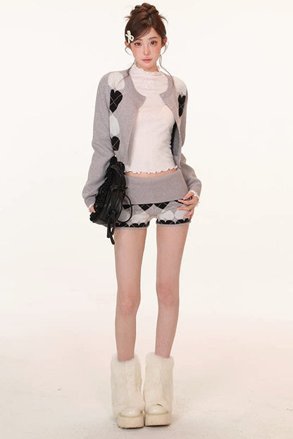 Heart Pattern Sweater Shorts Set With Embroidered Base Layer Top