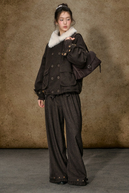 Kurze Daunenjacke mit Color-Blocking und Pelzkragen