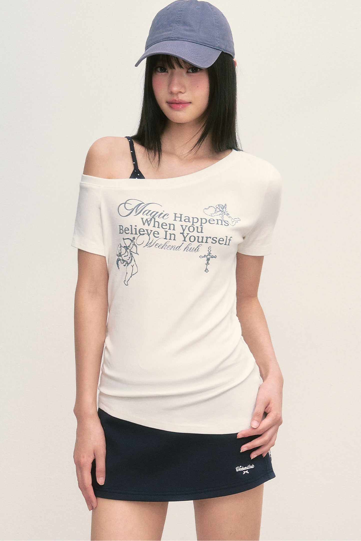 Blusa con efecto de capas y estampado de Cupido