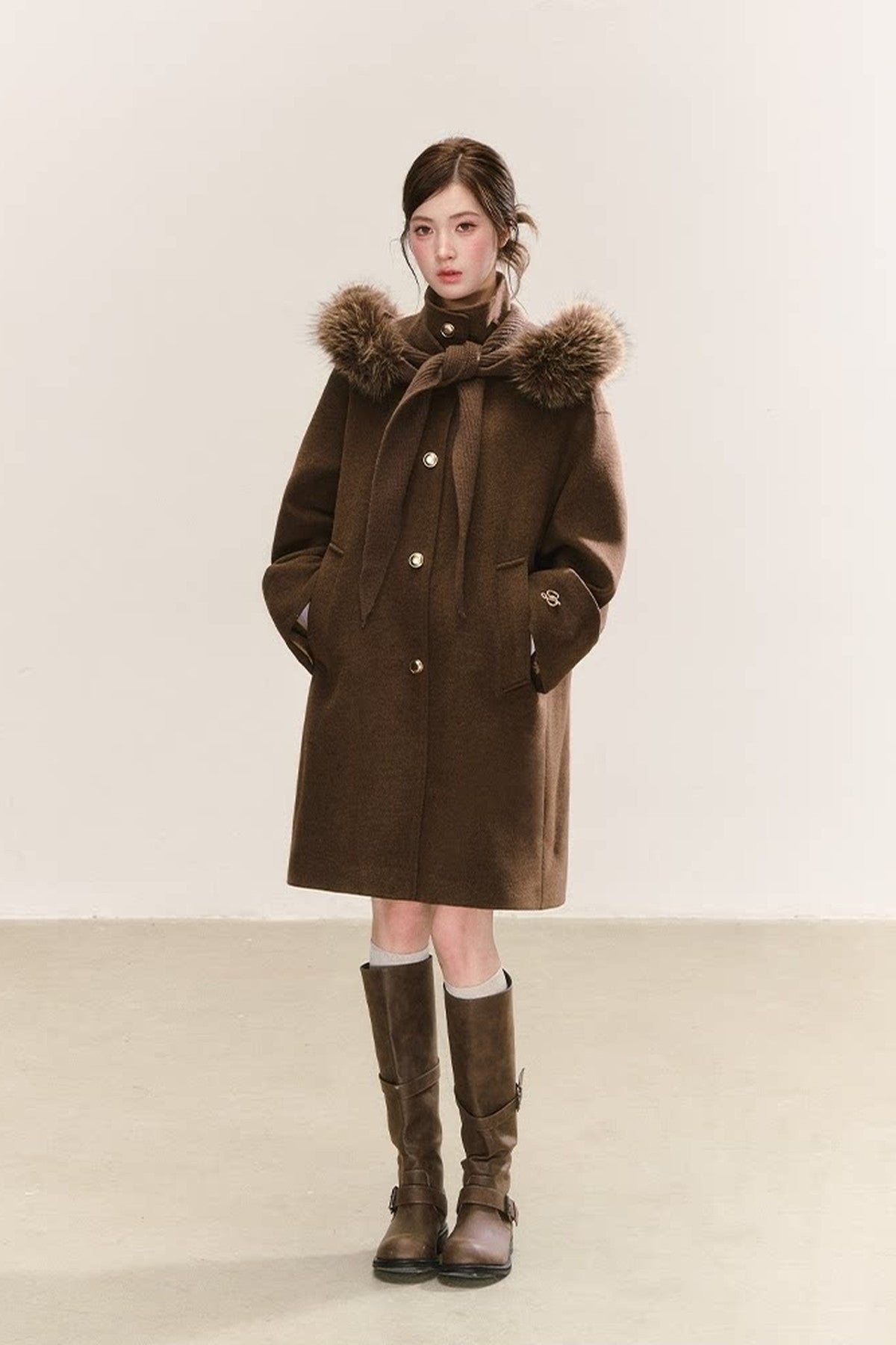 Cappotto in misto lana con collo in pelliccia rimovibile