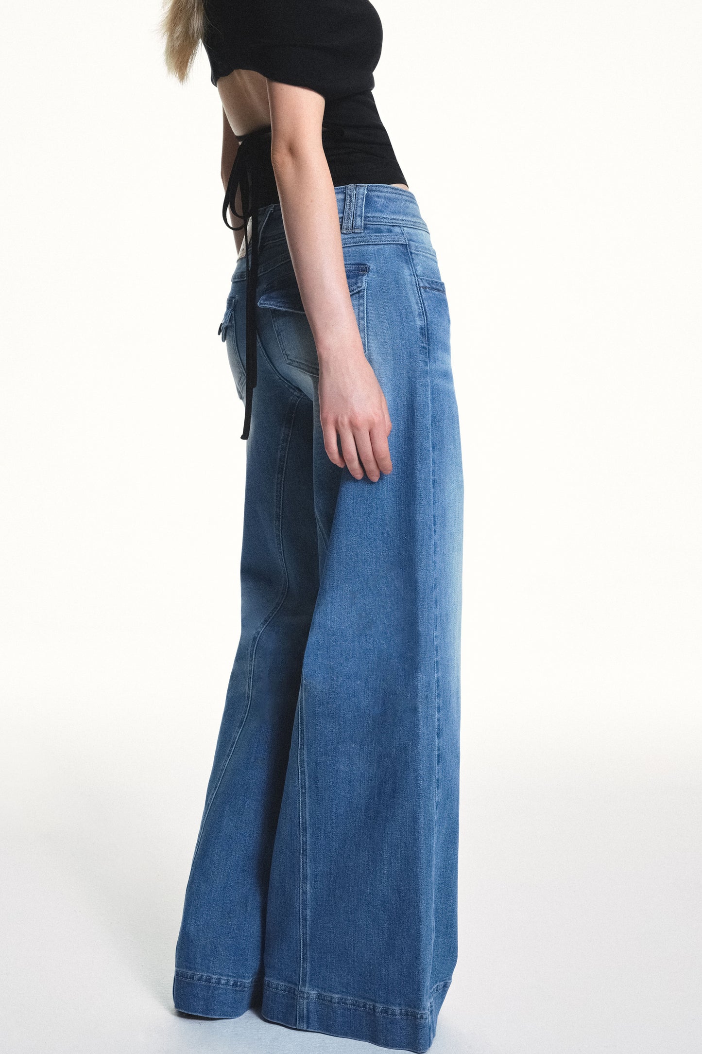 Retro Wide-Waisted Jeans