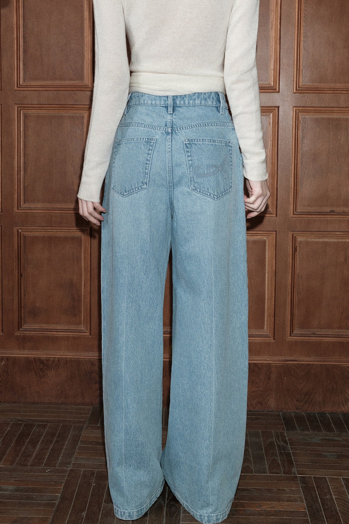 Mid-Waist Crisp Line Wide-Leg Jeans