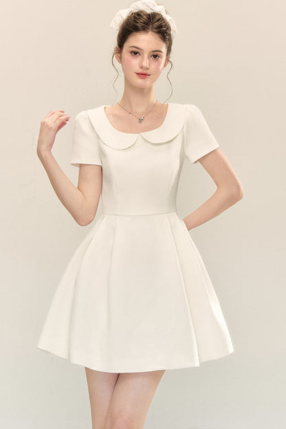 Kurzärmeliges A-Linien-Kleid mit Bubikragen und Puffärmeln