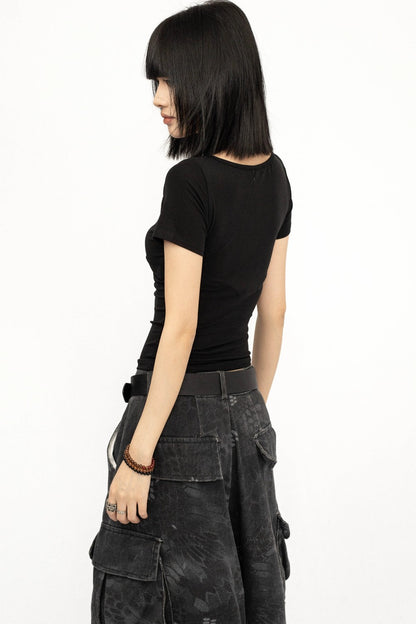 Top Y2K nero con scollo a V