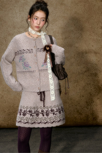 Completo con cardigan e gonna a maglia jacquard floreale