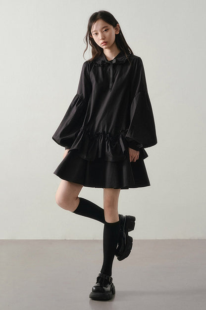 Robe noire asymétrique à volants et manches lanternes