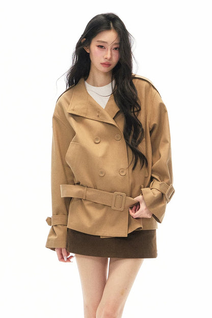 Conjunto de gabardina cruzada y falda