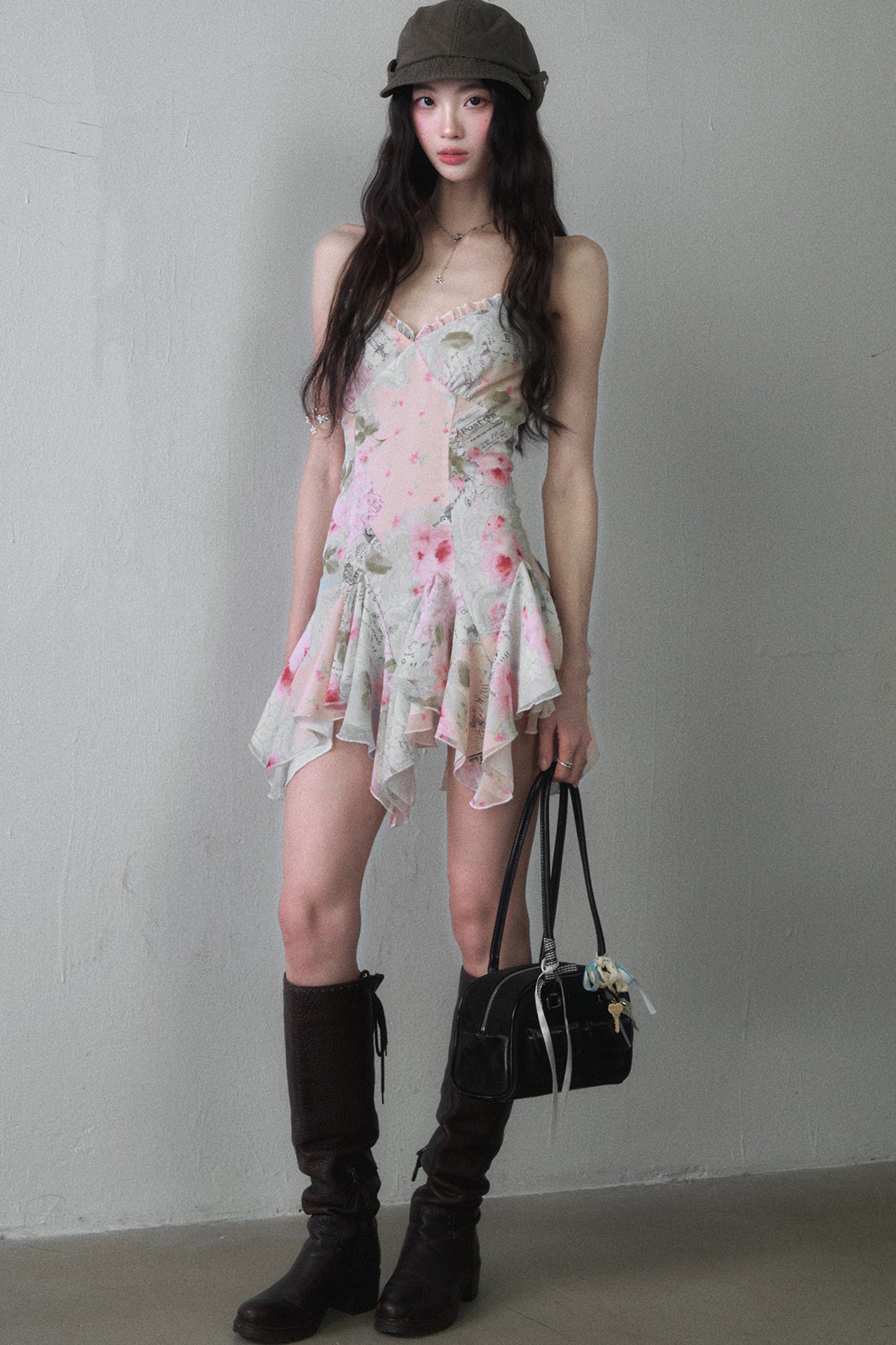 Asymmetrisches Trägerkleid mit Blumenprint