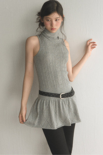 Sleeveless Quilted Knit Dress And Pants Set-Up