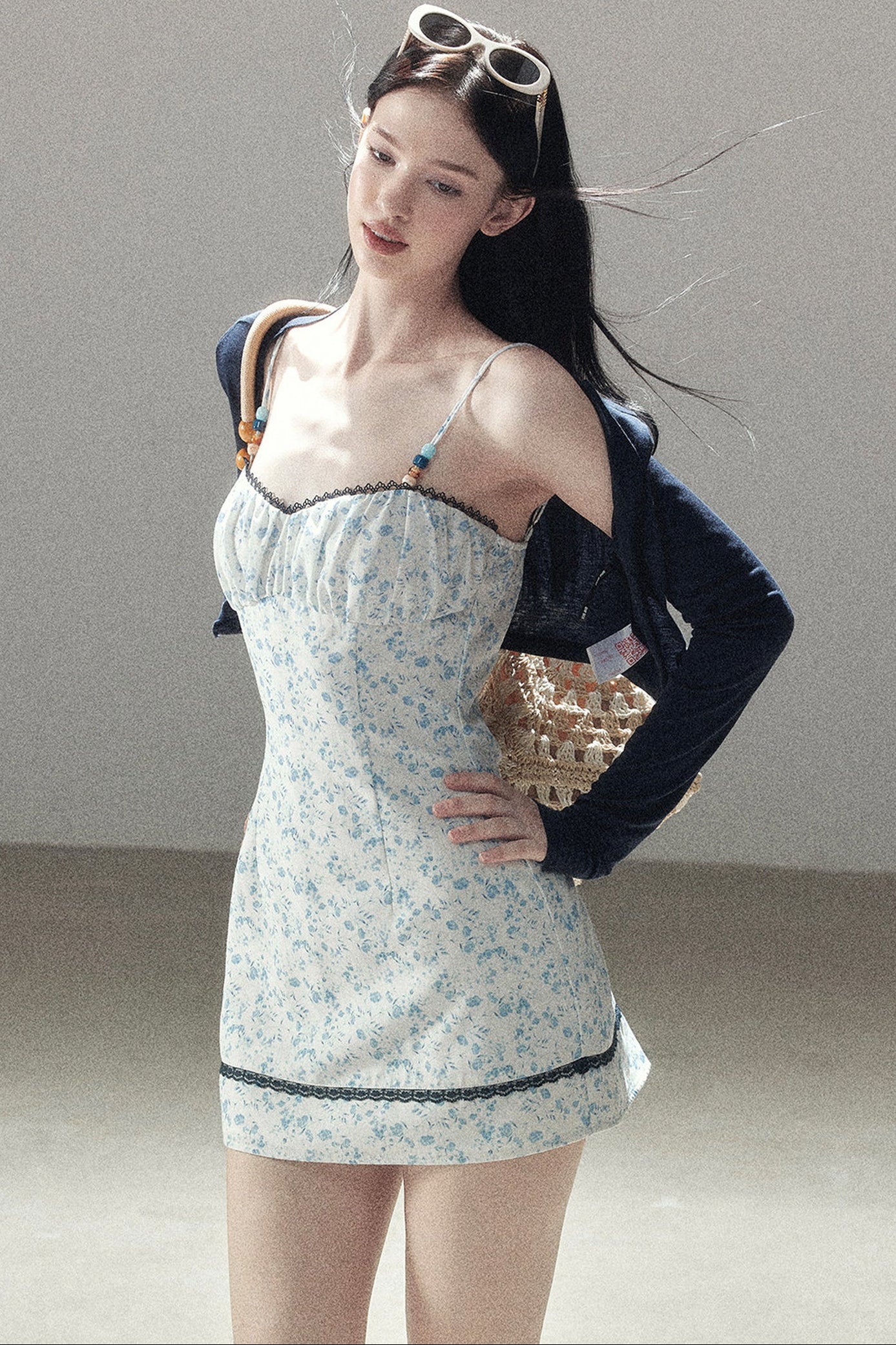 Ensemble robe à bretelles spaghetti à motif floral iris bleu et cardigan