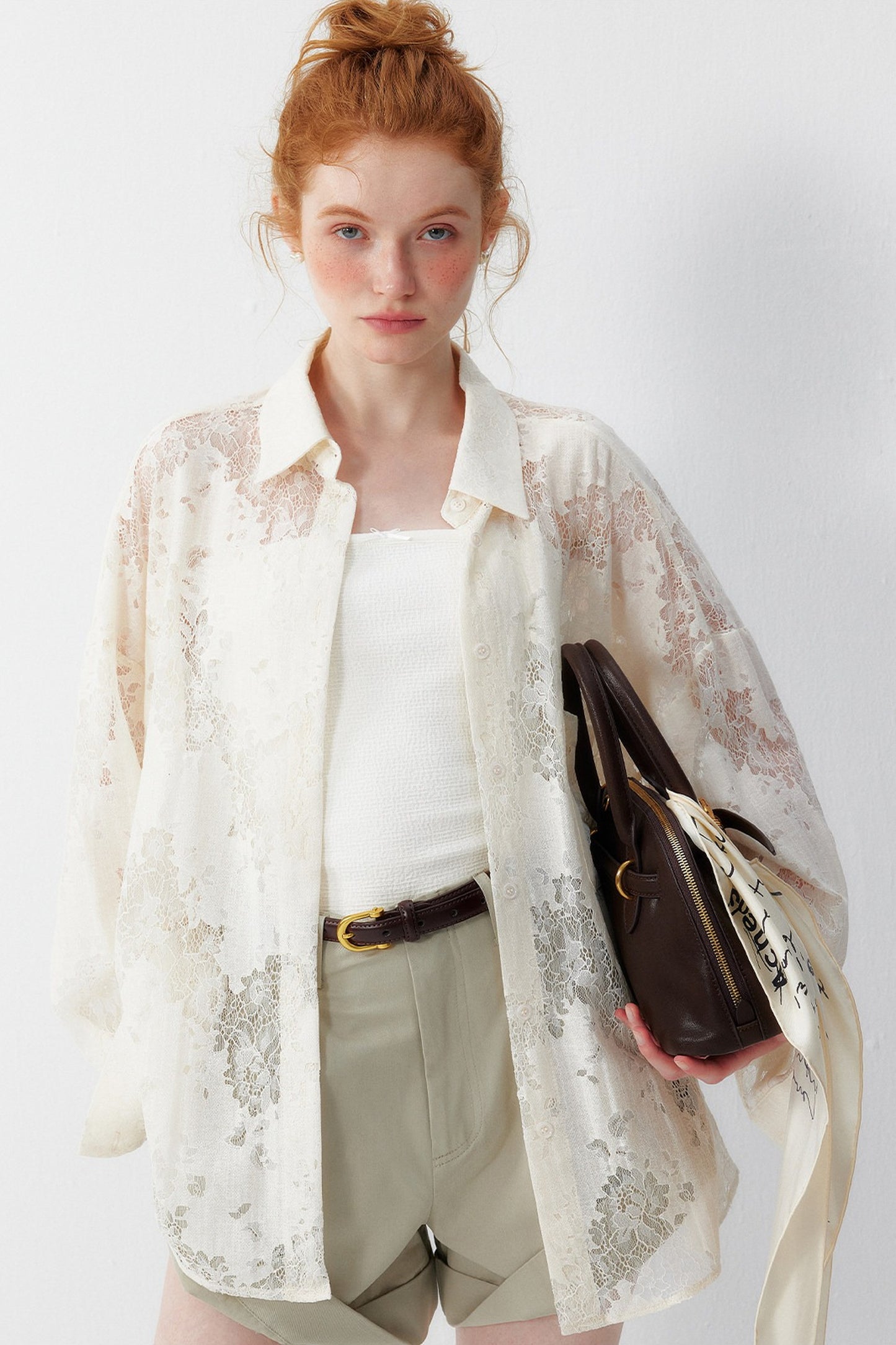 Chemisier floral en dentelle blanc cassé