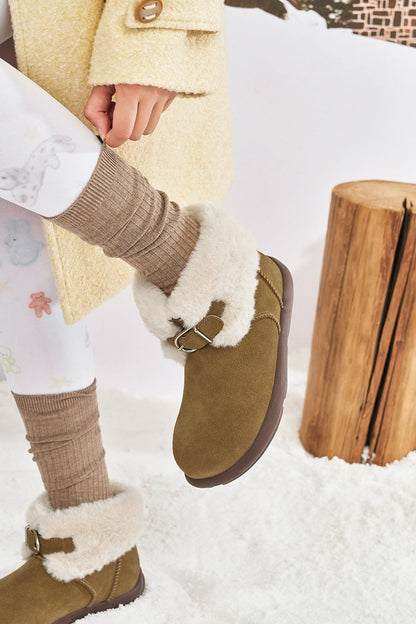 Fleece-Lined Flat Snow Boots