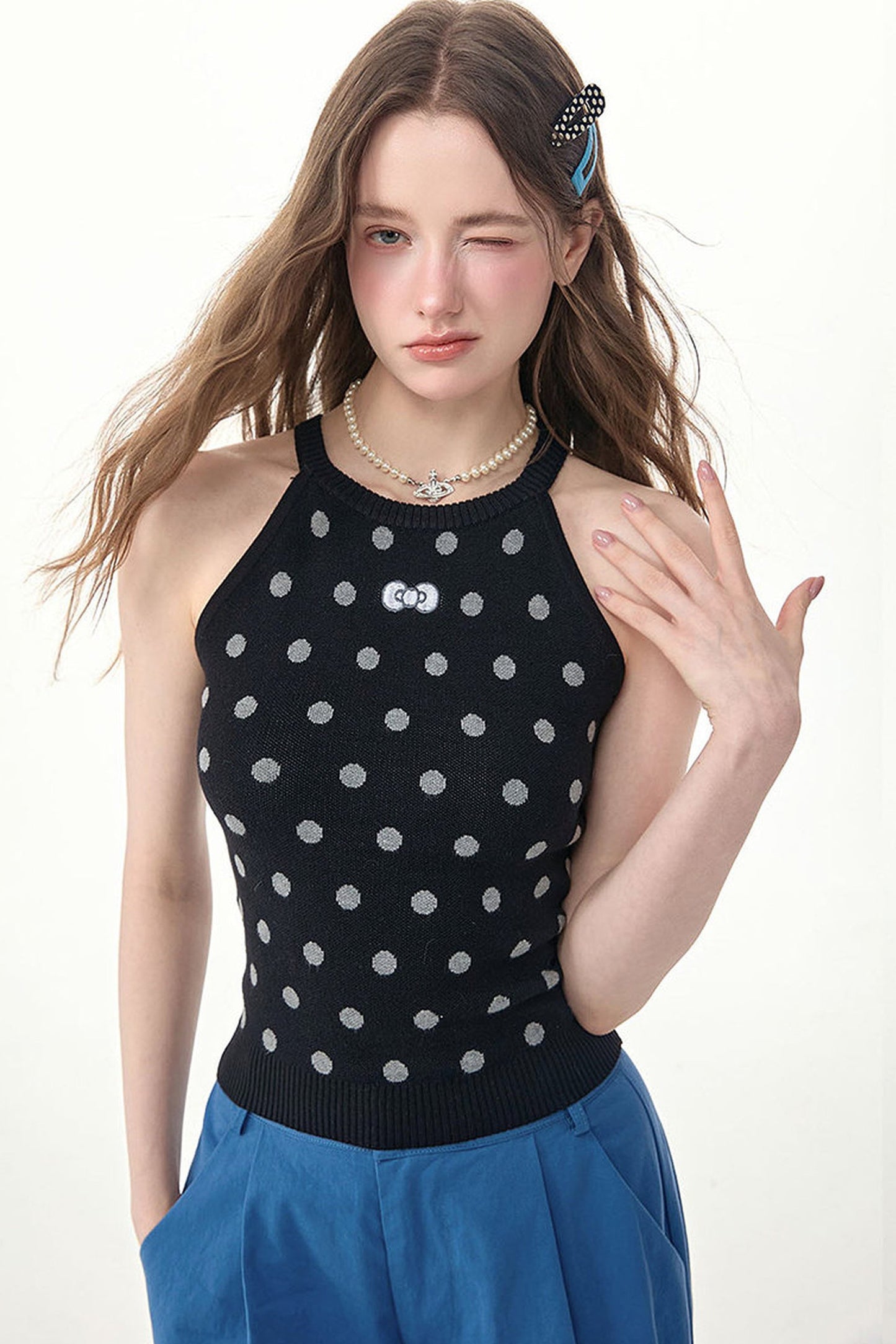 Top all’americana in maglia nero a pois