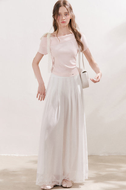 Top in maglia con spalle scoperte e fiocco in pizzo